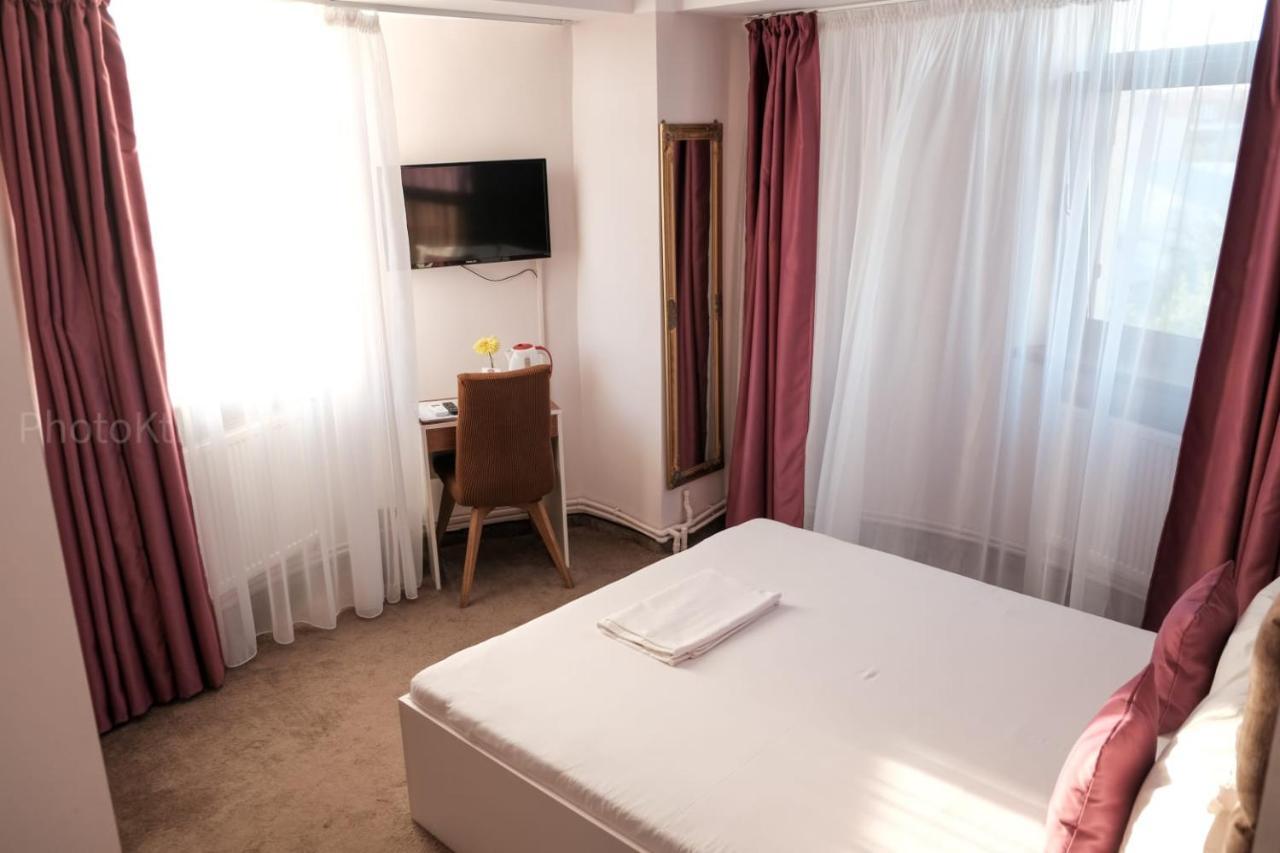 Hotel Bordeaux Galaţi Esterno foto