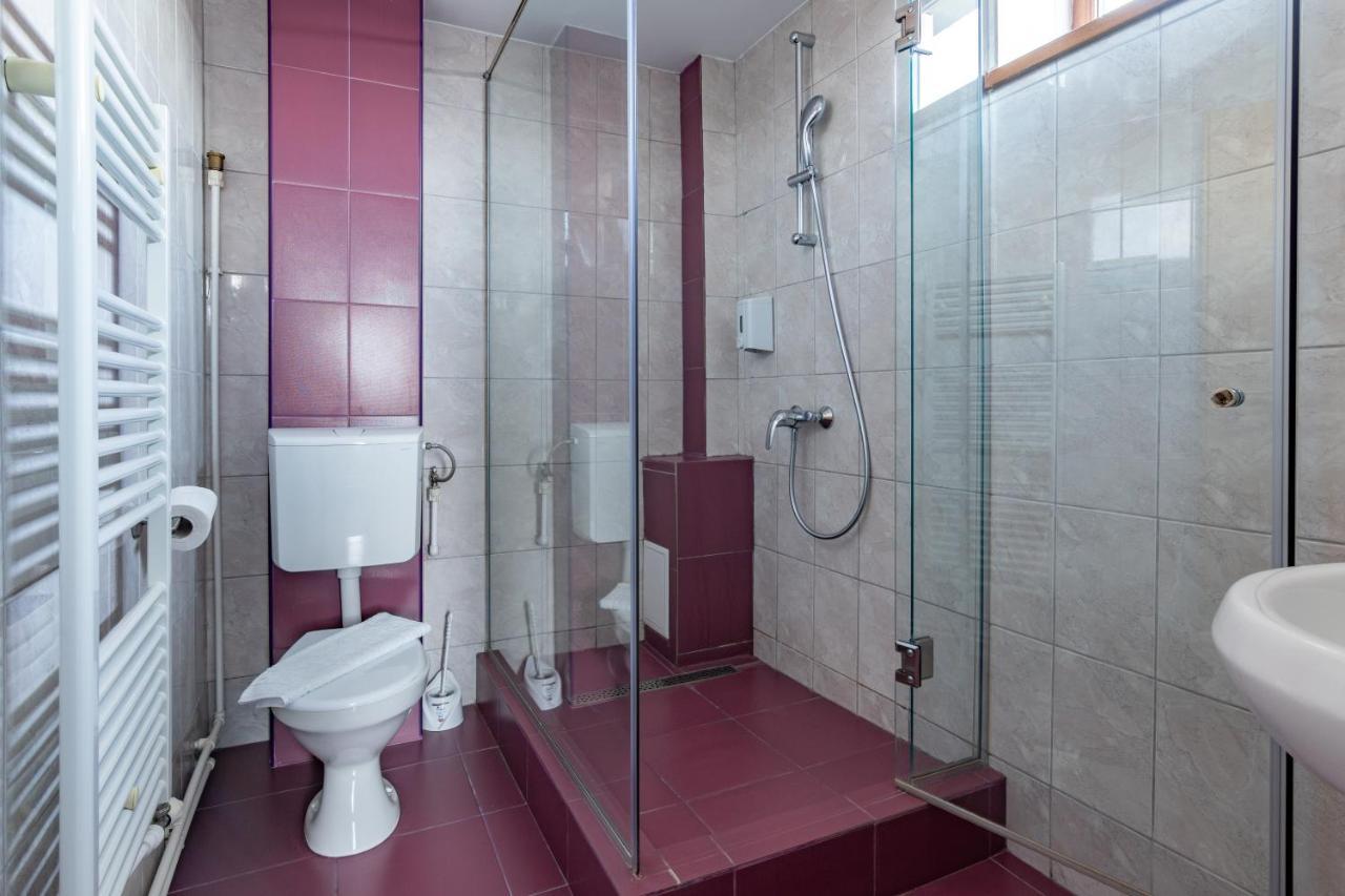 Hotel Bordeaux Galaţi Esterno foto