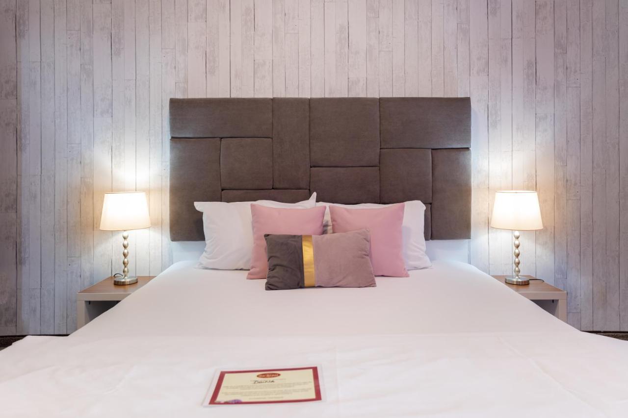Hotel Bordeaux Galaţi Esterno foto