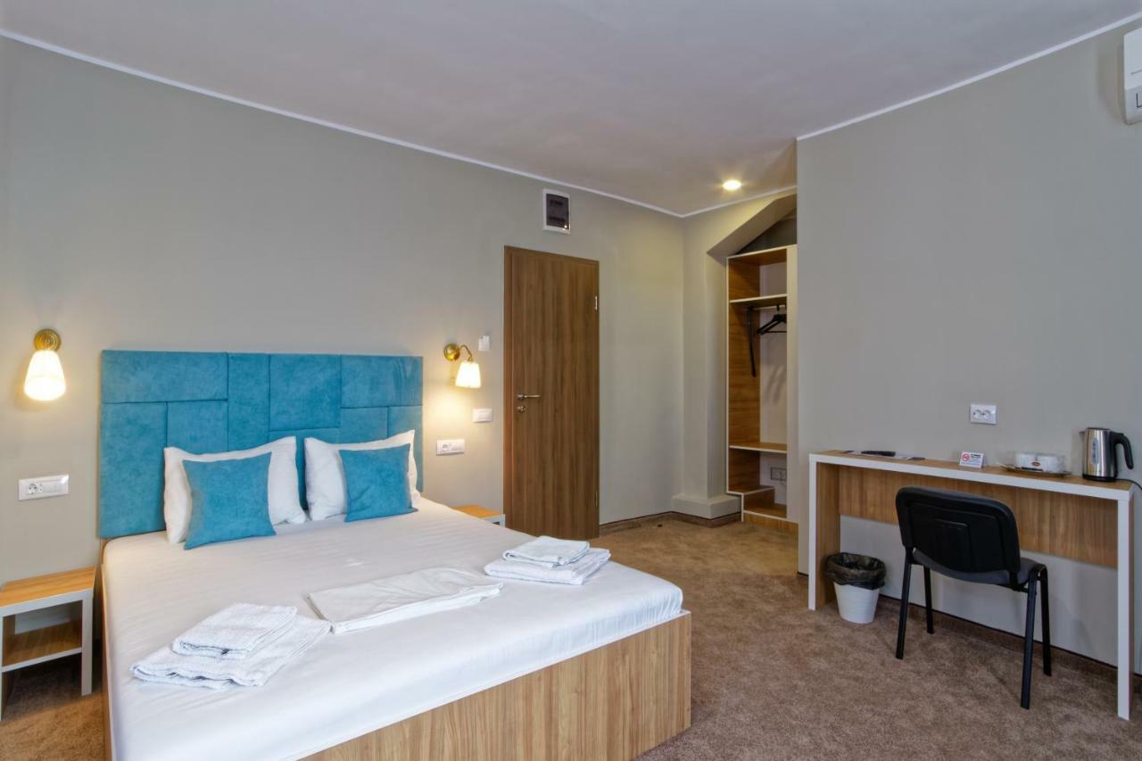 Hotel Bordeaux Galaţi Esterno foto