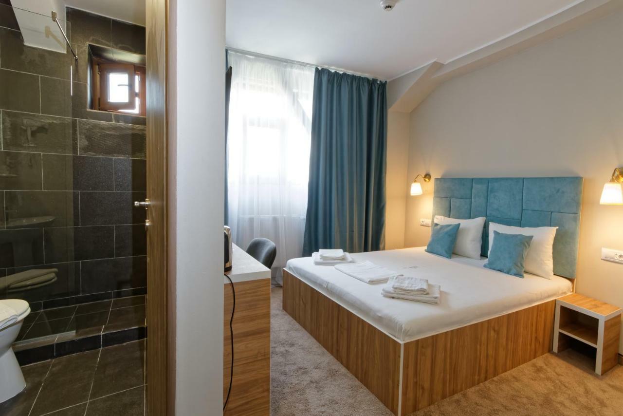 Hotel Bordeaux Galaţi Esterno foto